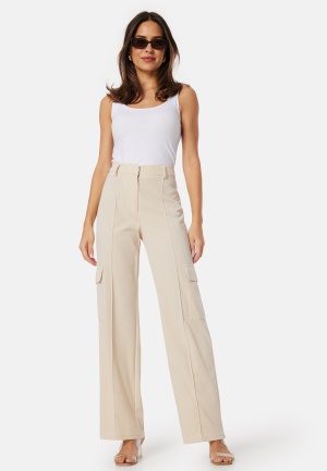 Se BUBBLEROOM Hilda Cargo Trousers Beige XS ved Bubbleroom