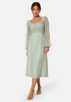 Se Bubbleroom Occasion Ruched LS Midi Dress  Aqua 44 ved Bubbleroom