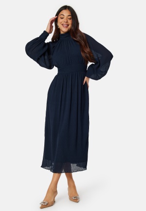 Se Bubbleroom Occasion Structured high neck midi dress Dark blue 38 ved Bubbleroom