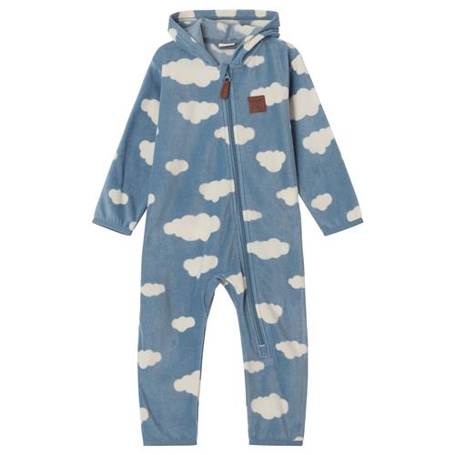 Se Kuling Northpole Genanvendt Mønstret Fleece Overtræk Med Skyer Dove Blue | Blå | 80 cm ved Babyshop