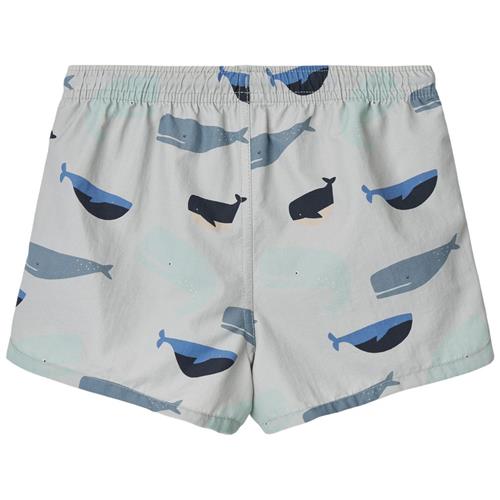 Se Liewood Aiden Mønstrete Badebukser Whales/Cloud Blue | Blå | 110 cm ved Babyshop