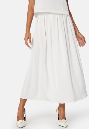 Se VILA Visalini midi skirt Cloud Dancer 36 ved Bubbleroom