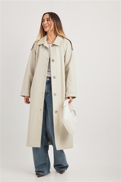 NA-KD PU-trenchcoat med slangemønster - Beige