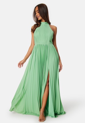 Se Bubbleroom Occasion Pleated Halter Neck Gown Green 36 ved Bubbleroom