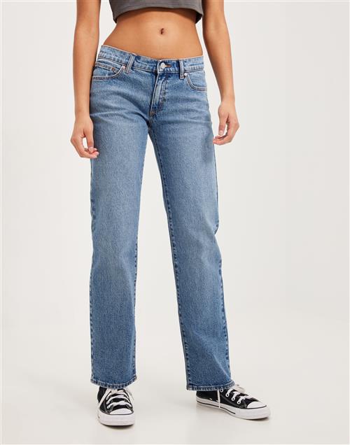 Se Abrand Jeans - Blå - A 99 Low Straight Erin ved Nelly