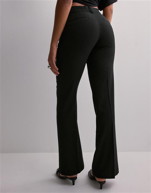 Nelly - Sort - Low Waist Flare Suit Pants