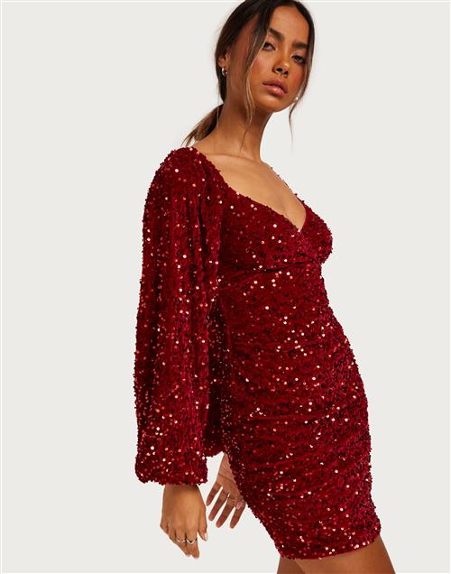 Se Nelly - Rød - Volume Sequin Dress ved Nelly