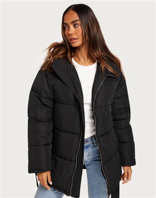 Se Nelly - Sort - Precious Puffer Jacket ved Nelly