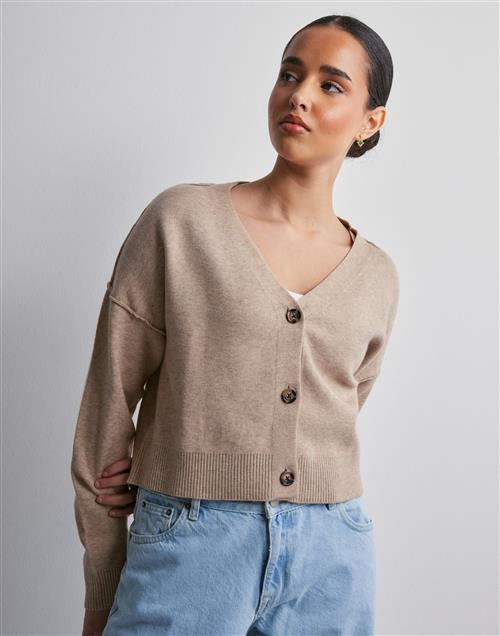 Se Vero Moda - Beige - Vmgold Link Ls Short V-Neck Cardigan ved Nelly