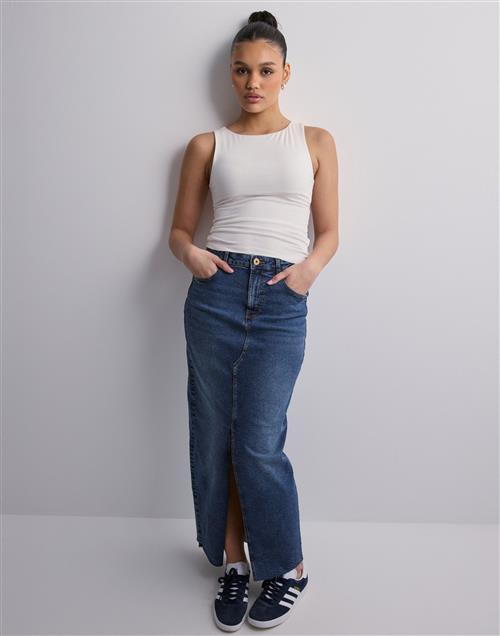 Se Pieces - Blå - Pcjessie Hw Ankle Denim Skirt Noos ved Nelly