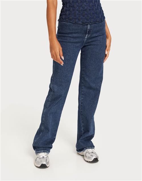 Se Dr Denim - Blå - Moxy Straight ved Nelly