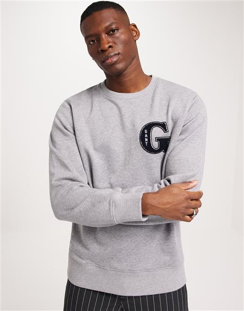 Se Gant G Graphic C-Neck Sweatshirts Grey Melange ved NLY Man