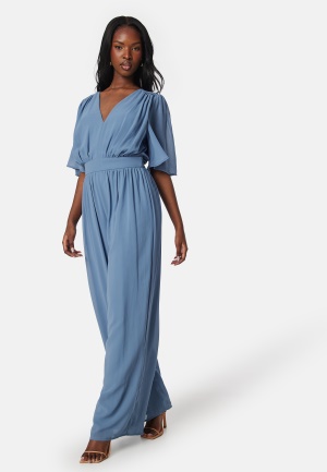 Se VILA Vikarin V-Neck S/S jumpsuit Cornflower blue 38 ved Bubbleroom