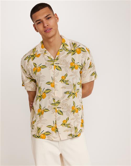 Jack & Jones Jorluke Tampa Aop Shirt Ss Sn Kortærmede skjorter Buttercream