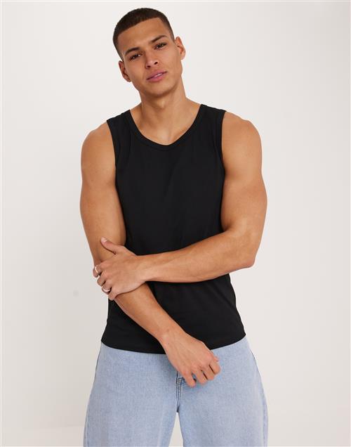 Se Bread & Boxers Tank relaxed Tanktoppe Black ved NLY Man