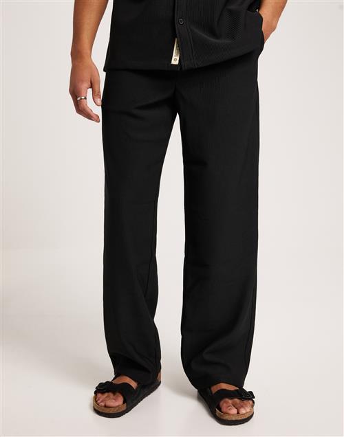 Woodbird WBIvo Plisse Pant Slacks Sort