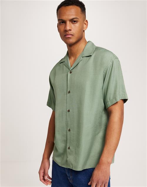 Jack & Jones Jprccaaron Tencel Resort Shirt S/S Kortærmede skjorter Grøn