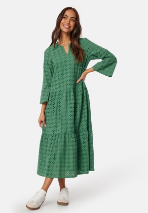 Se Happy Holly Noralie Broderie Anglaise Dress Green 32/34 ved Bubbleroom