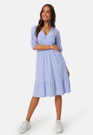 Se Happy Holly Broderie Anglaise Dress Dusty blue 48/50 ved Bubbleroom