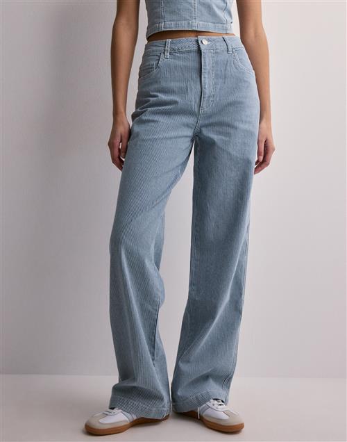 Se Pieces - Blå - Pcbillo Hw Wide Jeans Bc ved Nelly