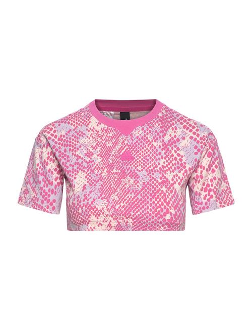 Se adidas Sportswear G Fi Aop T Adidas Sportswear Pink ved Booztlet