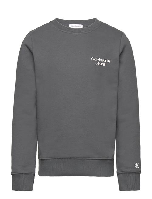 Se Calvin Klein Ckj Stack Logo Sweatshirt Calvin Klein Grey ved Booztlet