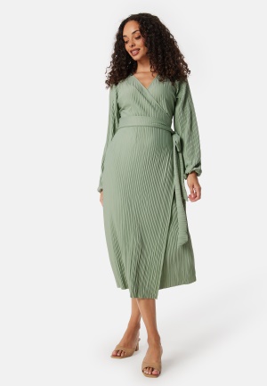 Se BUBBLEROOM Pleated Wrap Midi Dress Green XS ved Bubbleroom