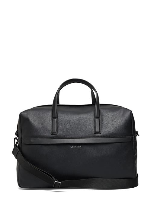 Se Calvin Klein Ck Must Weekender Calvin Klein Black ved Booztlet