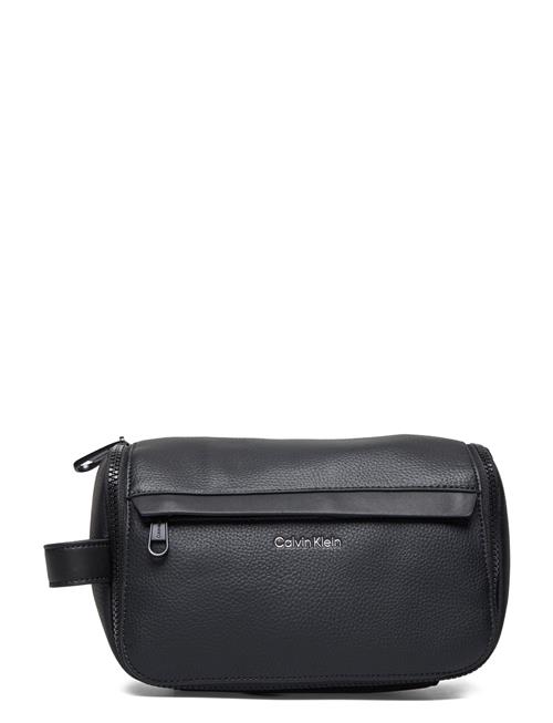 Se Calvin Klein Ck Must Washbag W/Hanger Calvin Klein Black ved Booztlet