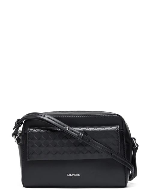 Se Calvin Klein Calvin Mini Quilt Camera Bag Calvin Klein Black ved Booztlet