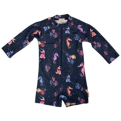 Se Filibabba Villads UV-dragt Rainbow Reef | Marine blå | 1-3 ved Babyshop