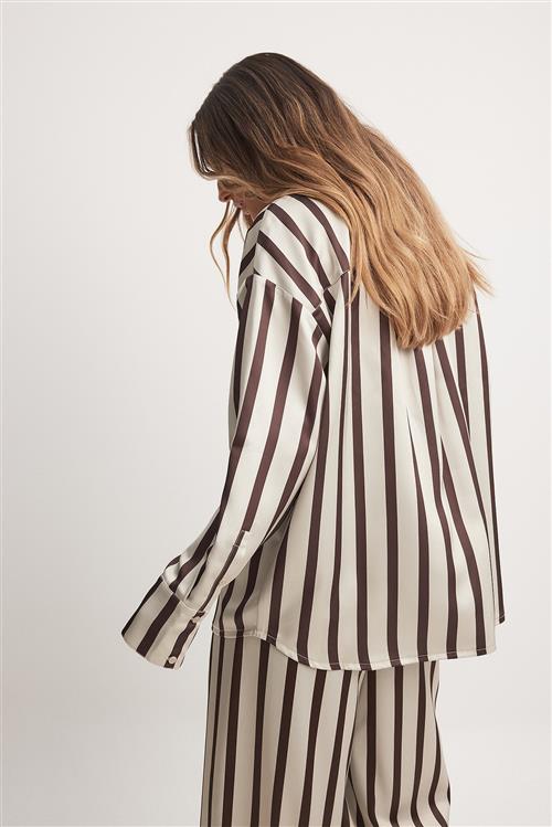 Se NA-KD Printed Oversized Shirt - Stripe ved NA-KD