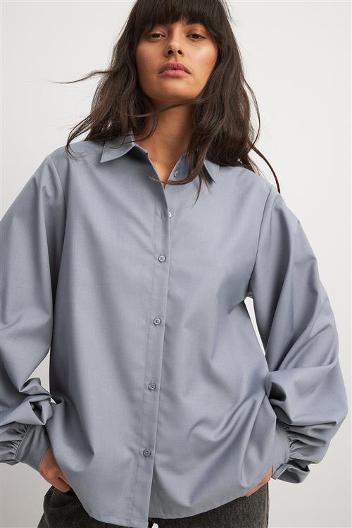 NA-KD Bluse med ballonærmer - Grey