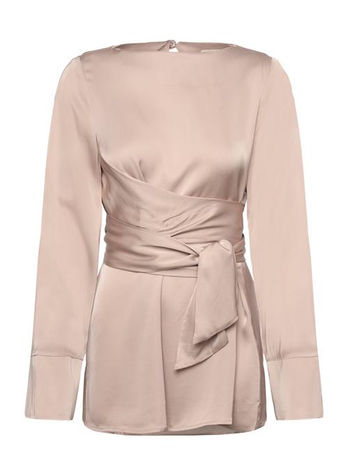 Se Demi Wrapped Front Satin Blouse Malina Beige ved Booztlet