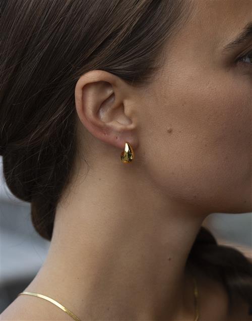 Se Muli Collection - Guld - Mini Drop Earring ved Nelly