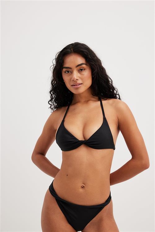 NA-KD Swimwear Bikinitrusse med snoning - Black