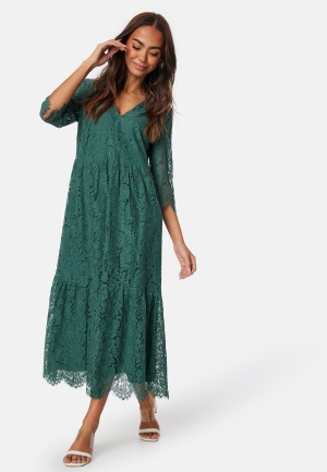 Se Happy Holly V-neck Lace Midi Dress Green 32/34 ved Bubbleroom