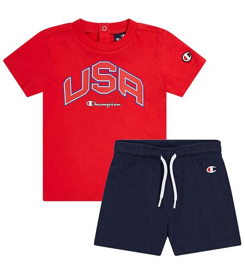 Se Champion Champion ShortssÃ¦t - T-shirt/Shorts - True Red ved KidsWorld