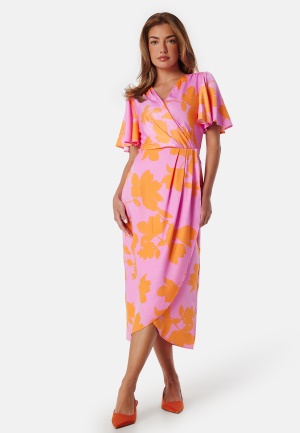 Se VILA Vinakita V-Neck wrap midi Patterned 34 ved Bubbleroom