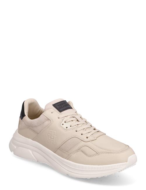 Se Tommy Hilfiger Modern Runner Premium Lth Tommy Hilfiger Cream ved Booztlet