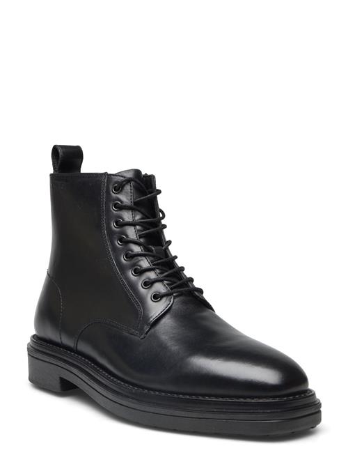 Se GANT Boggar Mid Boot GANT Black ved Booztlet