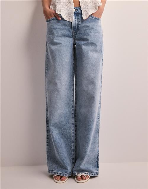 Se Pieces - Blå - Pcselma Lw Wide Jeans Lb Noos Bc ved Nelly