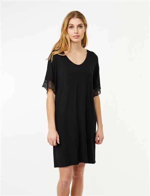 Se CCDK Copenhagen Lucille Dress CCDK Copenhagen Black ved Booztlet