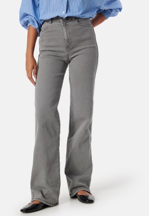 Se Dr. Denim Moxy Straight Grey denim M/32 ved Bubbleroom