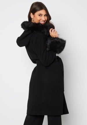 Se Hollies Camilla Coat Black/Black 42 ved Bubbleroom