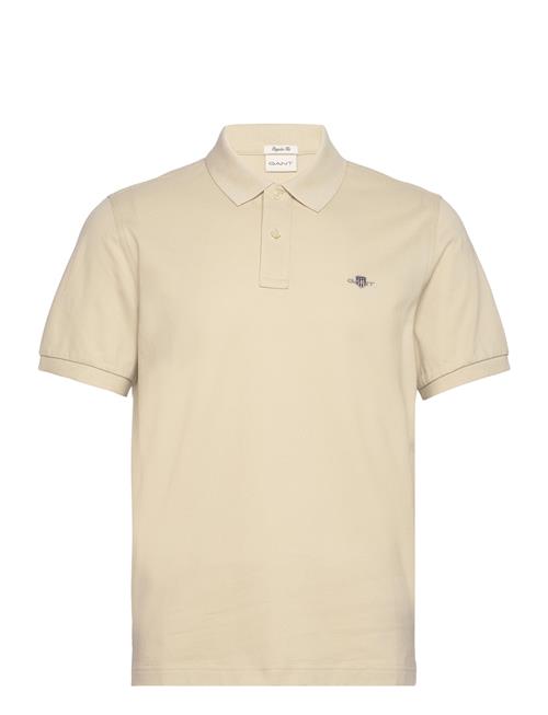 Se GANT Reg Shield Ss Pique Polo GANT Beige ved Booztlet