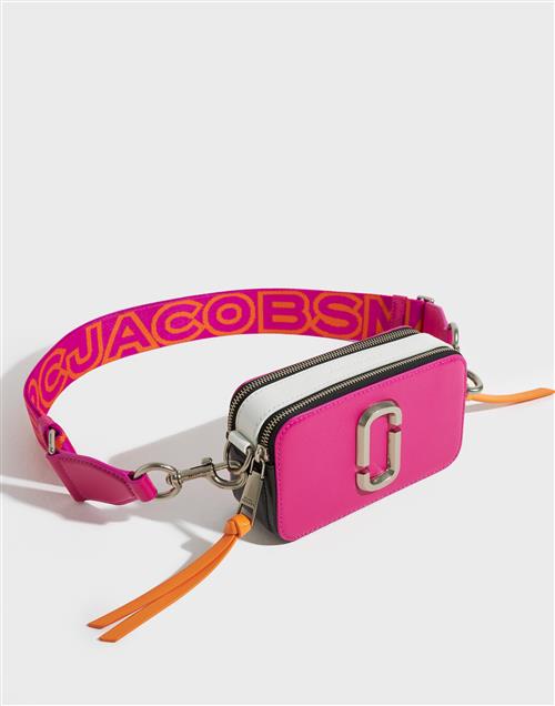 Se Marc Jacobs - Pink - The Snapshot ved Nelly