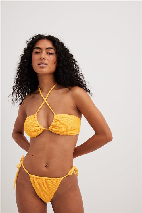 Jessica Haller x NA-KD Bikinitrusse med struktur - Yellow