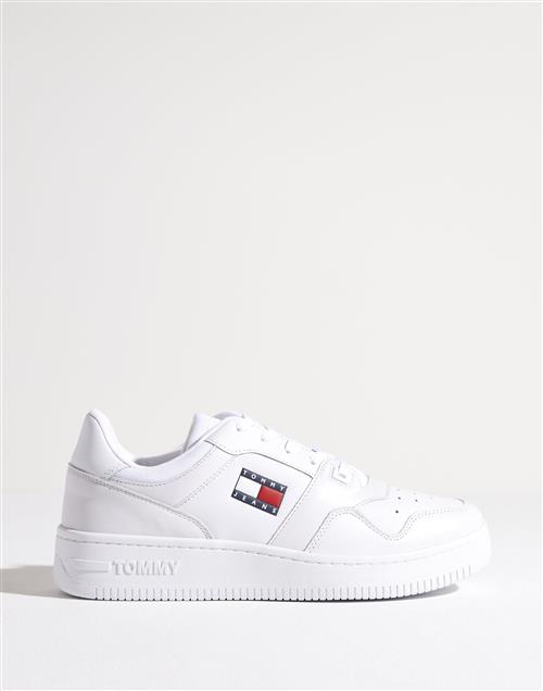 Se Tommy Jeans Tommy Jeans Retro Basket Ess Lave sneakers White ved NLY Man