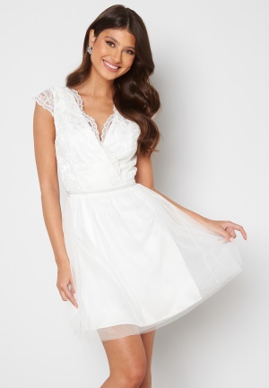 Se Moments New York Prudence Mesh Dress White 36 ved Bubbleroom